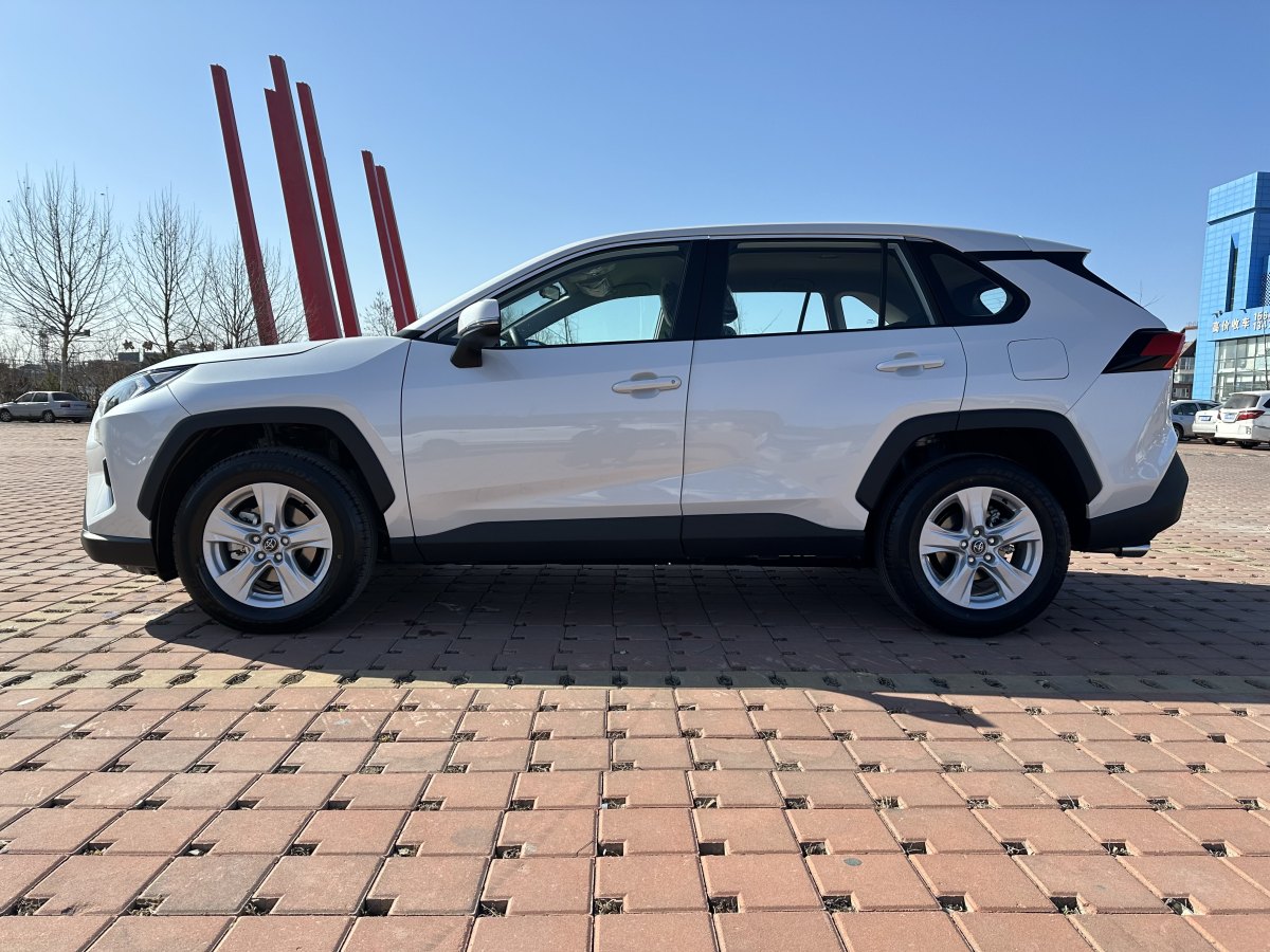 豐田 RAV4  2018款 榮放 2.0L CVT兩驅(qū)都市版圖片