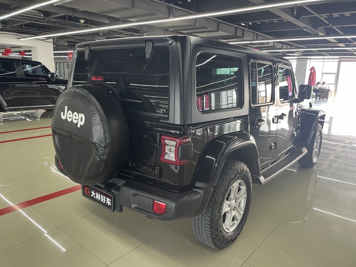 Jeep 牧马人  2018款 2.0T Sahara 四门版图片