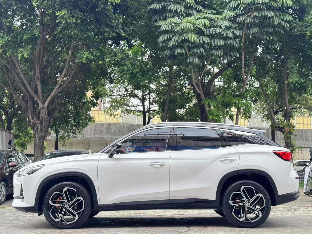 名爵 MG ONE  2022款 α-數(shù)智運(yùn)動(dòng)系列 1.5T 標(biāo)準(zhǔn)版圖片