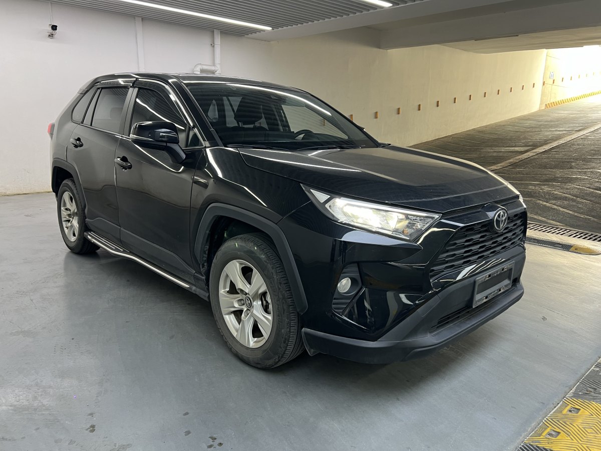 豐田 RAV4  2018款 榮放 2.0L CVT兩驅(qū)都市版圖片