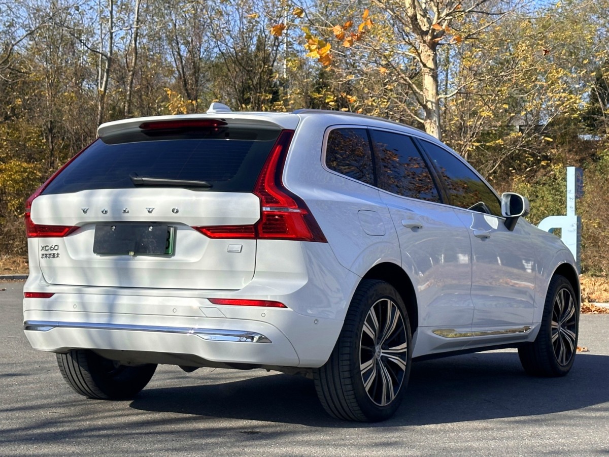 沃爾沃 XC60新能源  2023款 T8 插電混動 長續(xù)航四驅(qū)智遠(yuǎn)豪華版圖片