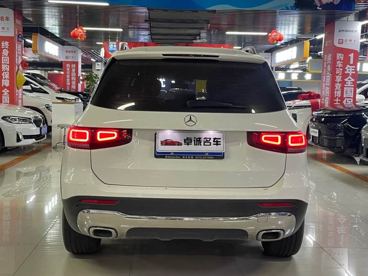 奔馳 奔馳GLB  2024款 改款 GLB 220 時(shí)尚型圖片