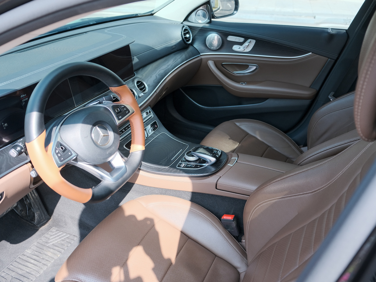 2018年1月奔驰 奔驰E级  2017款 E 300 L 运动豪华型