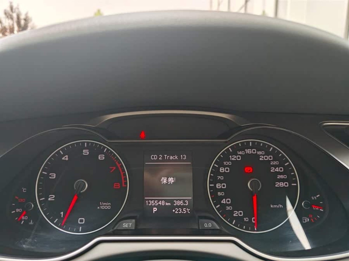 奧迪 奧迪A4L  2013款 35 TFSI 自動(dòng)標(biāo)準(zhǔn)型圖片