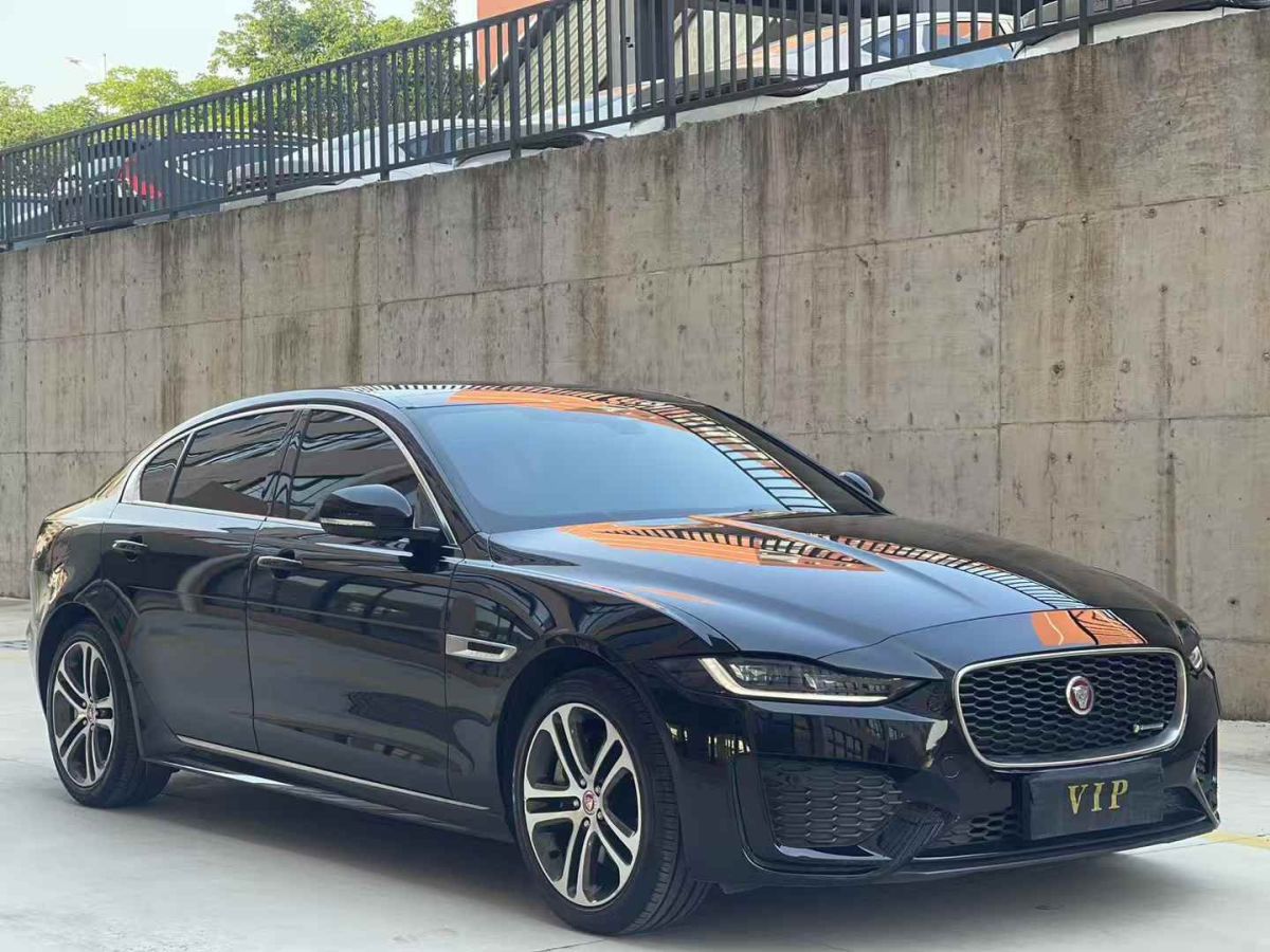 捷豹 XE 圖片