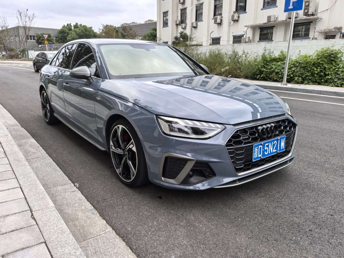 奧迪 奧迪A4L  2022款 40 TFSI quattro RS套件燃速型圖片