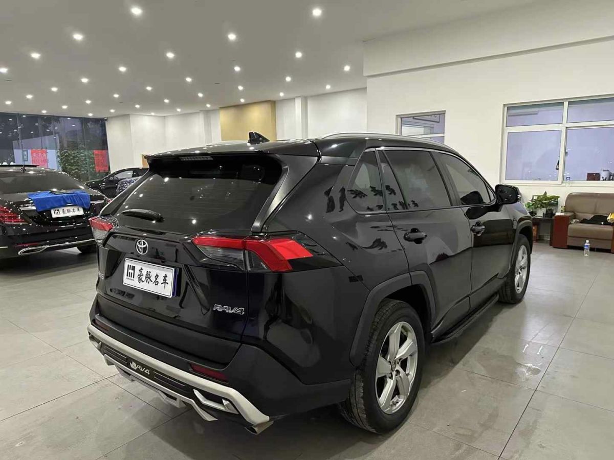 2021年1月豐田 RAV4榮放  2021款 2.0L CVT四驅(qū)風(fēng)尚PLUS版