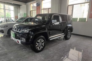 BJ40 北京 2.0T 自動四驅(qū)城市獵人版?zhèn)b客型