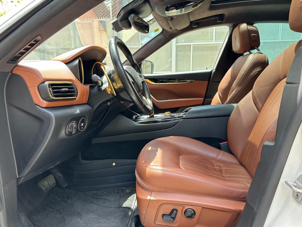 瑪莎拉蒂 Levante  2019款 3.0T 350Hp 標(biāo)準(zhǔn)版 國(guó)VI圖片