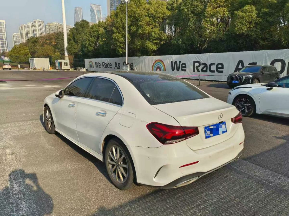 奔馳 奔馳A級  2019款  A 220 L 4MATIC 運動轎車圖片