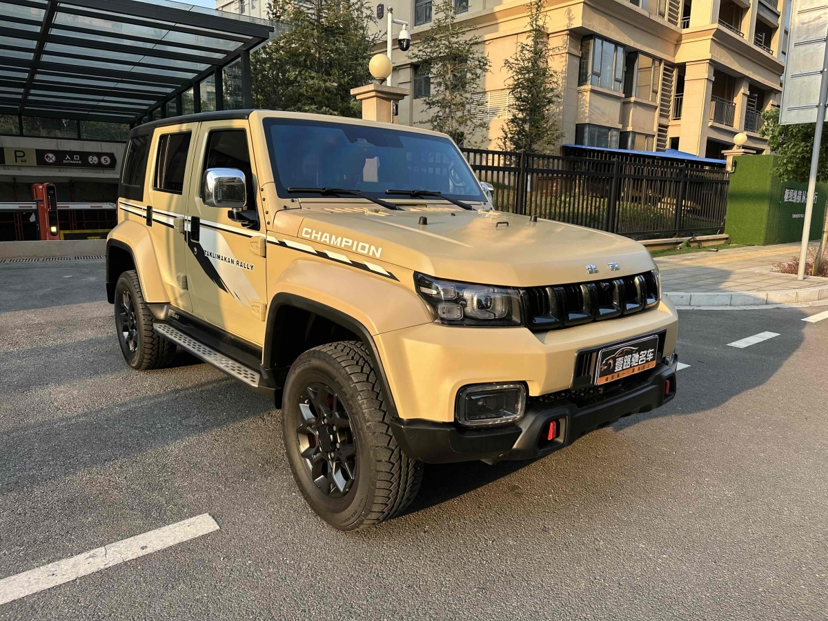 2021年11月北京 BJ40  2021款 2.0T 自動四驅(qū)環(huán)塔冠軍版