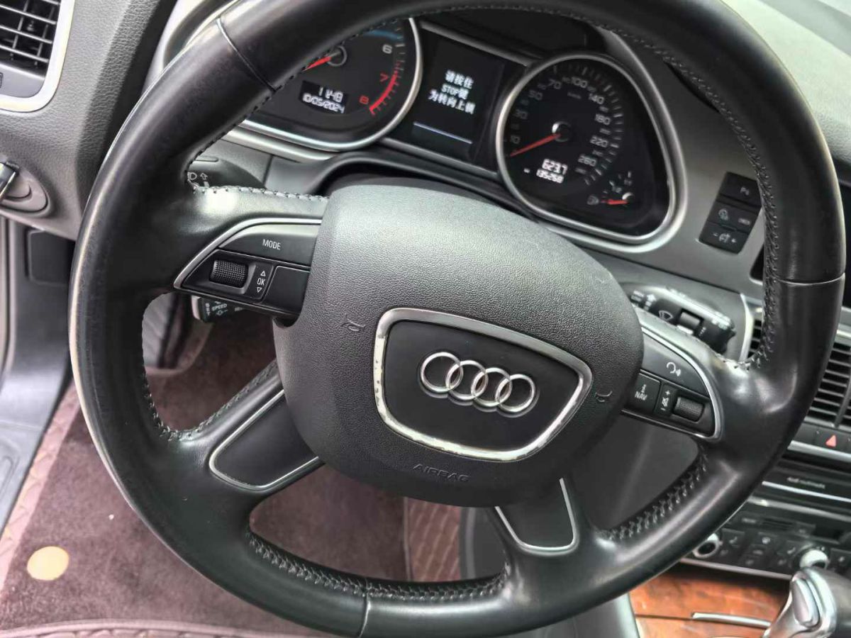 2015年2月奧迪 奧迪Q7  2015款 Q7 35TDI quattro 卓越版