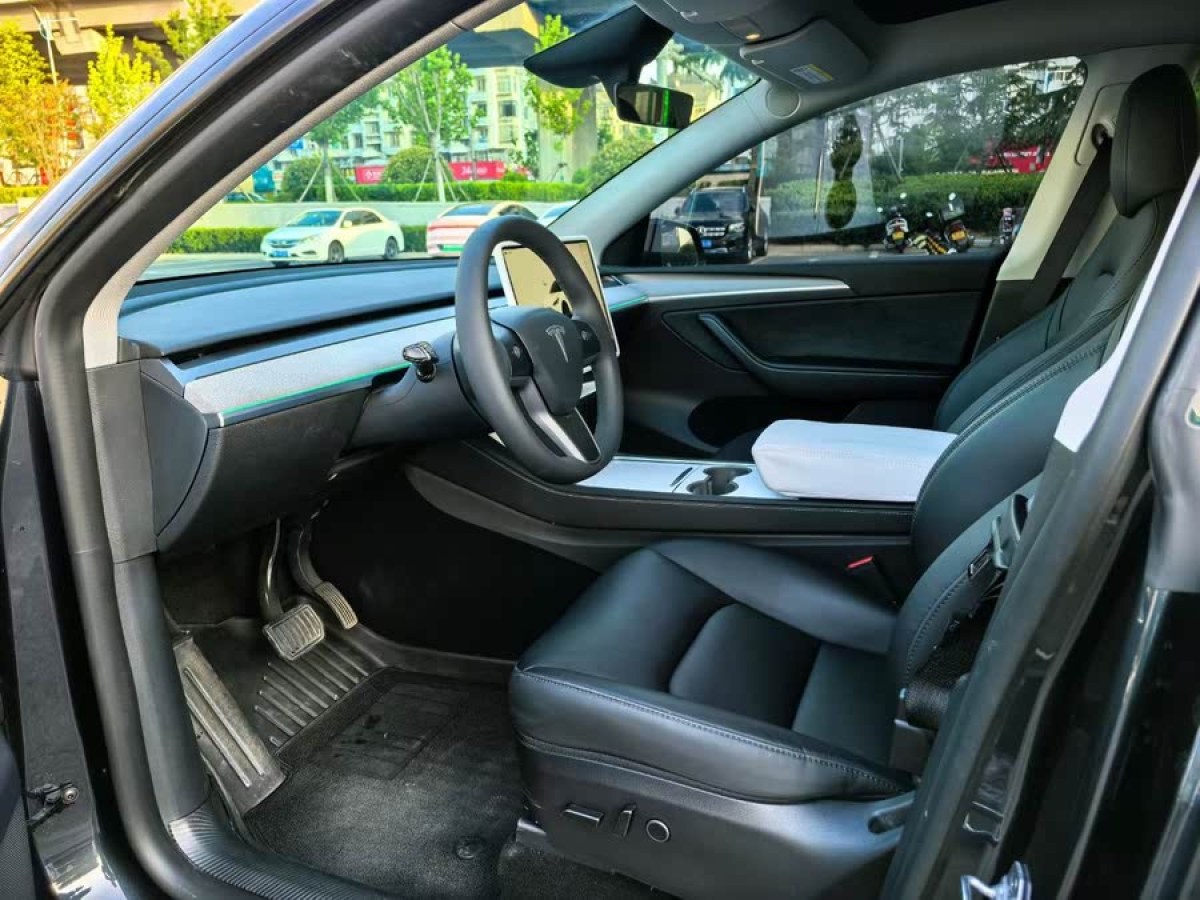 特斯拉 Model Y  2024款 后輪驅(qū)動(dòng)版圖片
