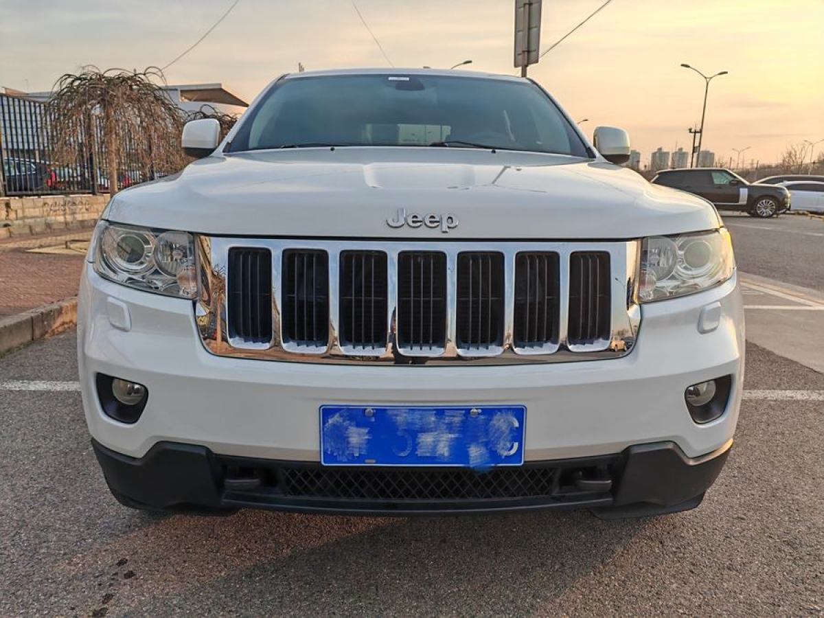 Jeep 大切諾基  2013款 3.6L 舒享導(dǎo)航版圖片