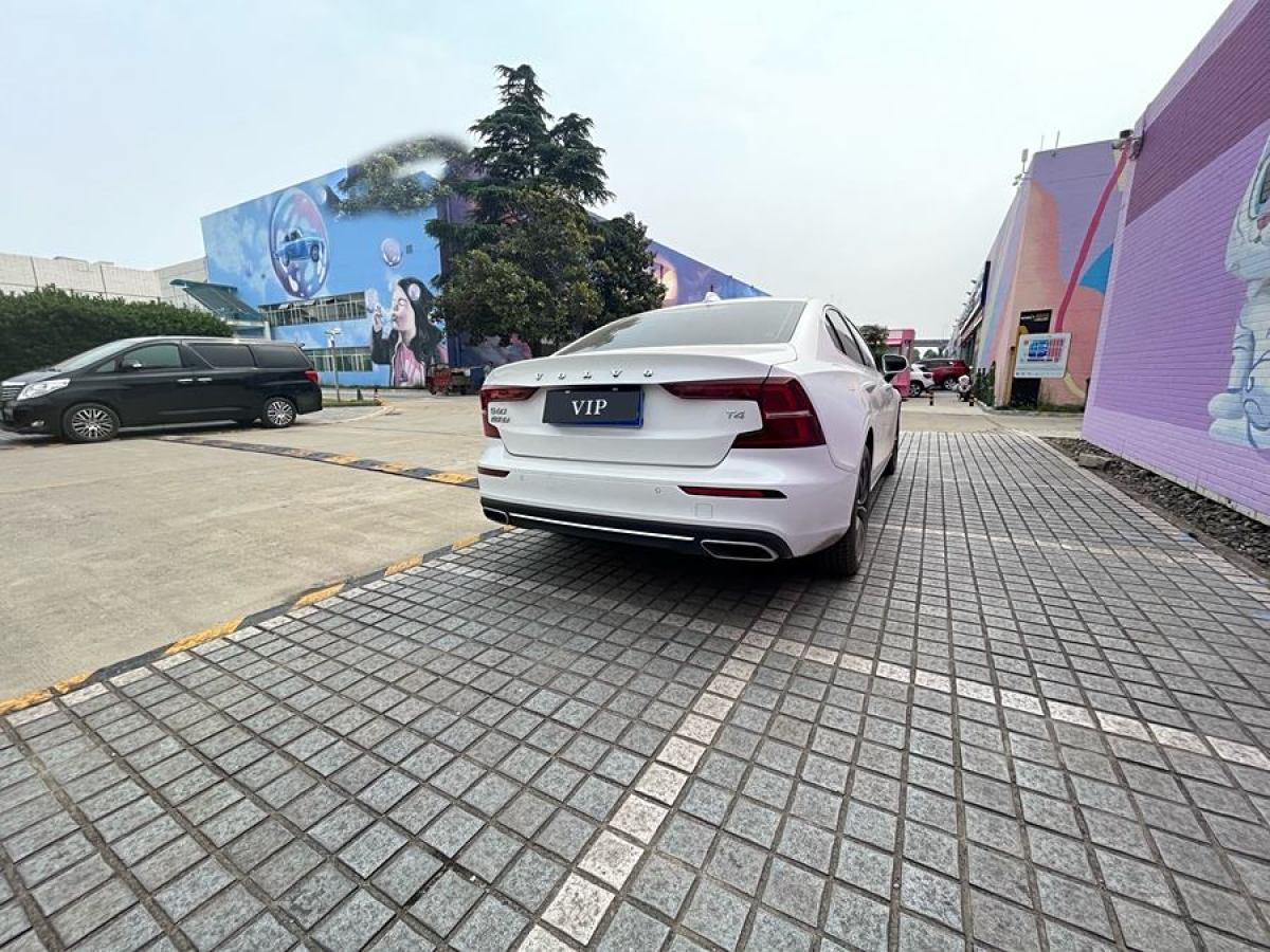 沃爾沃 S60L  2021款 T4 智逸豪華版圖片