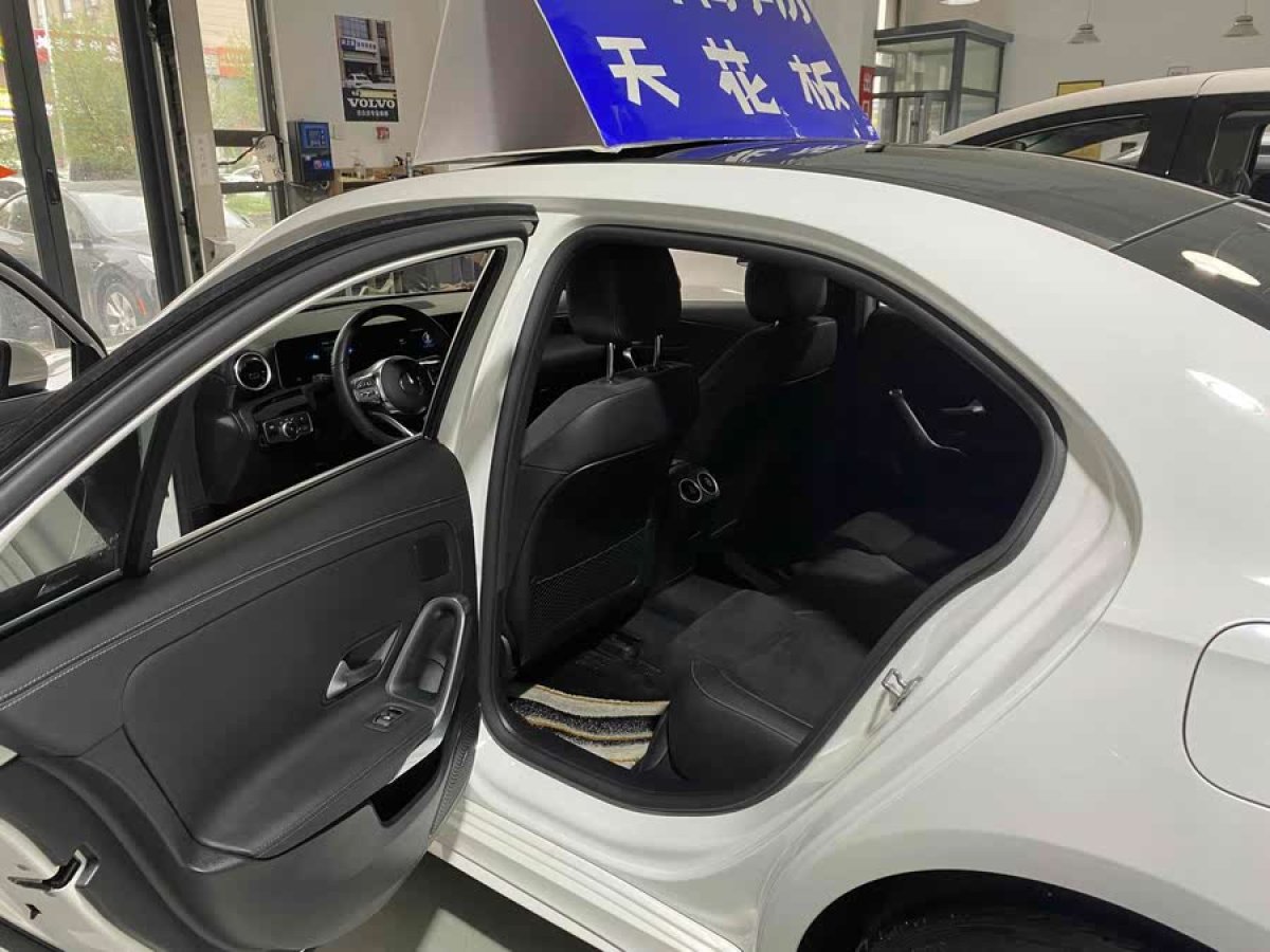 奔馳 奔馳A級  2019款  改款 A 200 L 運動轎車圖片