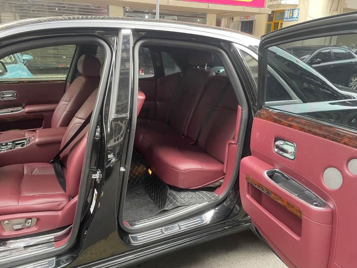 勞斯萊斯 古思特  2010款 6.6T 標(biāo)準(zhǔn)版圖片