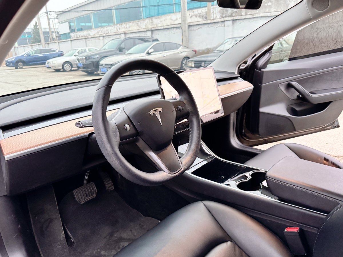 特斯拉 Model 3  2019款 標(biāo)準(zhǔn)續(xù)航后驅(qū)升級版圖片