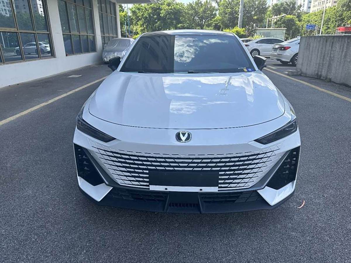 長安 長安UNI-V  2022款 1.5T 尊貴型圖片