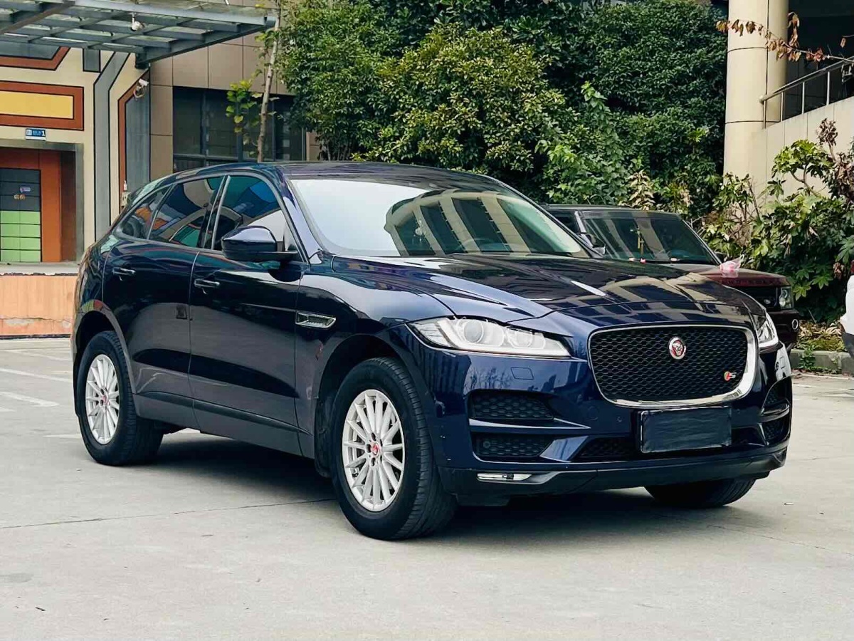 2016年8月捷豹 F-PACE  2016款 2.0T 兩驅(qū)都市尊享版