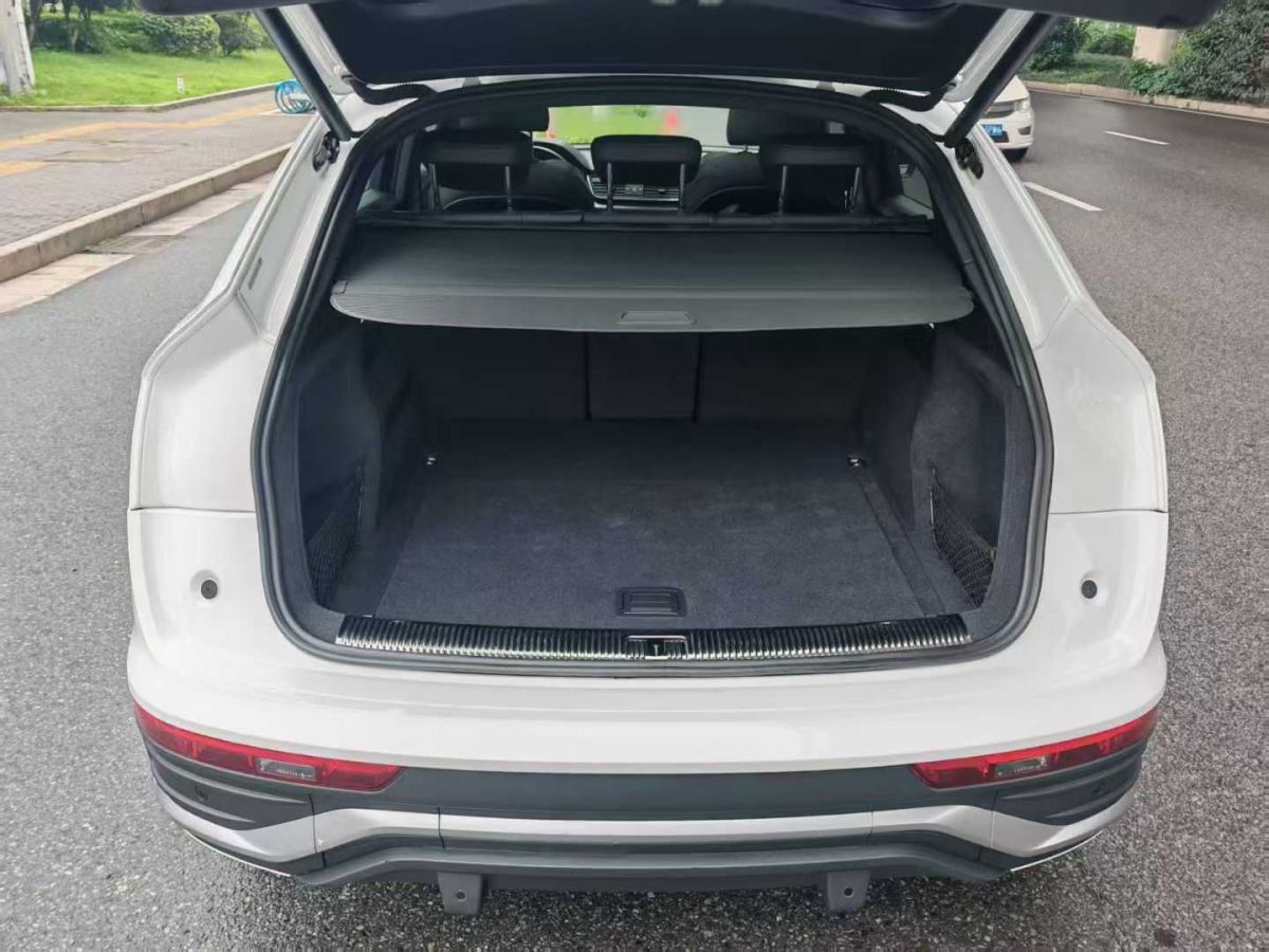 奧迪 奧迪Q5 e-tron  2022款 40 e-tron 星耀型 機(jī)甲套裝圖片
