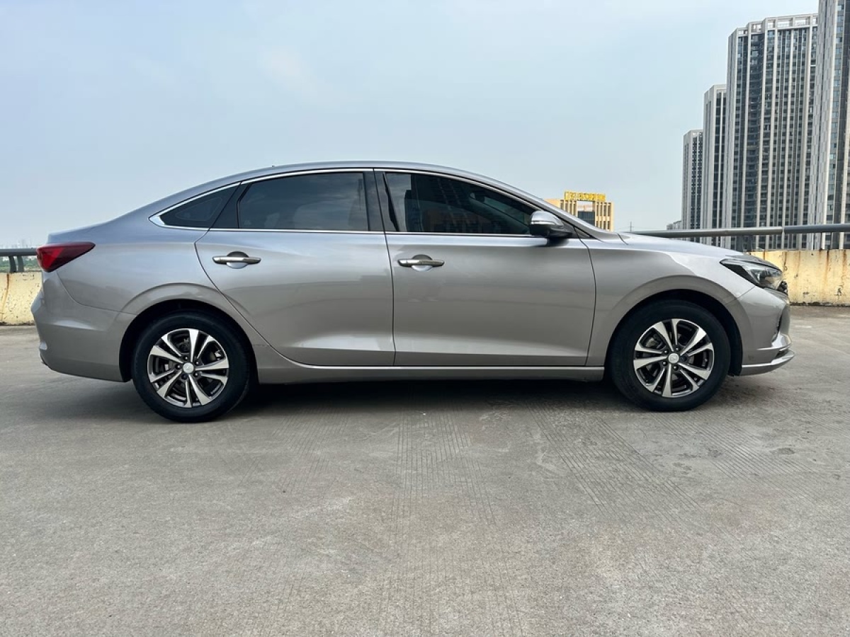 長安 逸動  2021款 PLUS 藍(lán)鯨NE 1.4T GDI DCT尊貴型圖片
