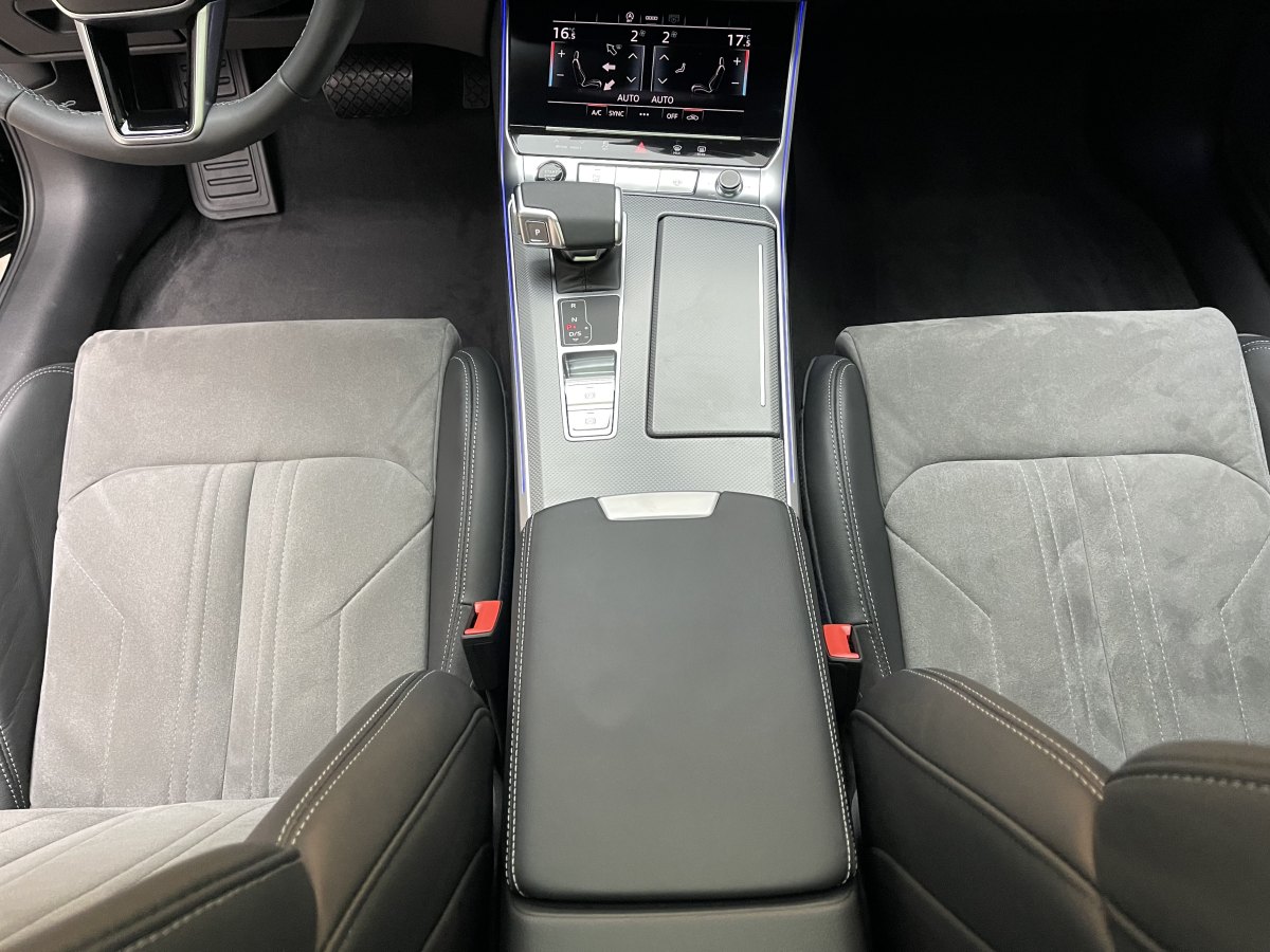 奧迪 奧迪A6L  2024款 45 TFSI 臻選動(dòng)感型圖片