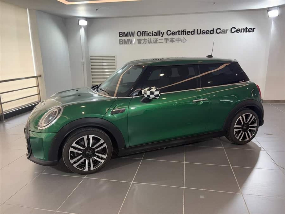 MINI MINI  2022款 改款 2.0T COOPER S 經(jīng)典派圖片