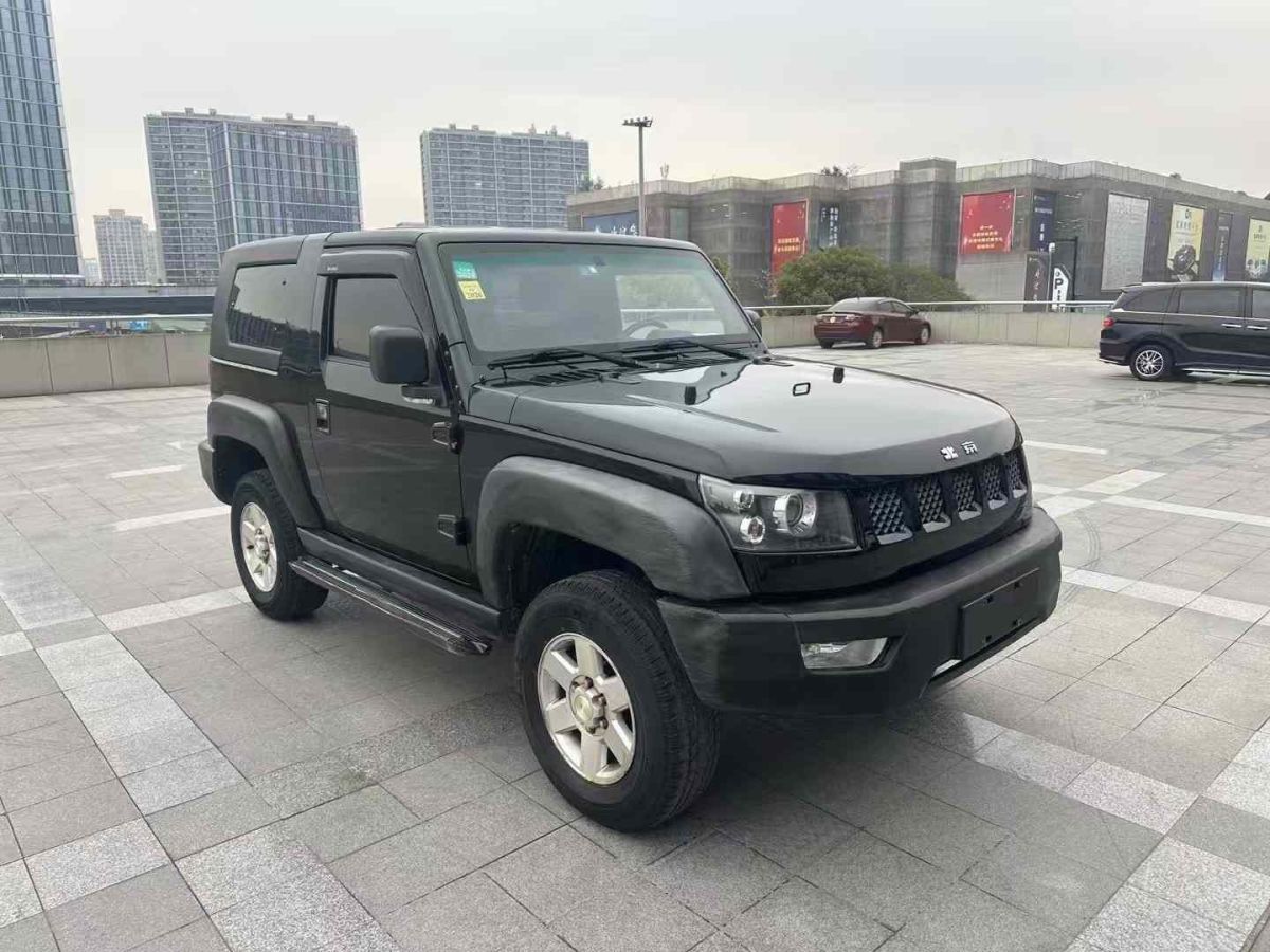 北京 BJ40  2016款 40L 2.0T 手動四驅(qū)尊貴版圖片