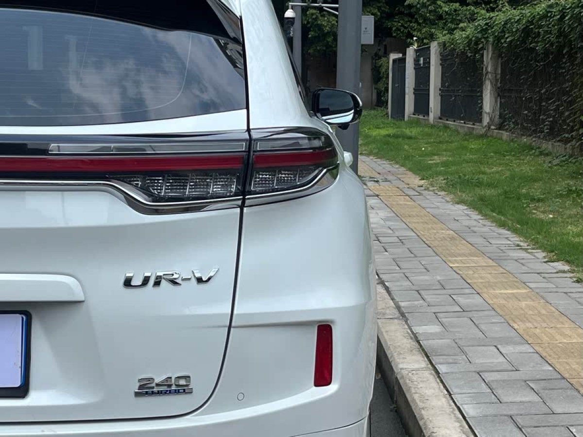 本田 UR-V  2023款 240TURBO 兩驅(qū)致雅版圖片