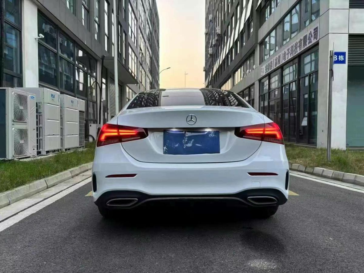 奔馳 奔馳A級  2019款  A 220 L 4MATIC 運動轎車圖片