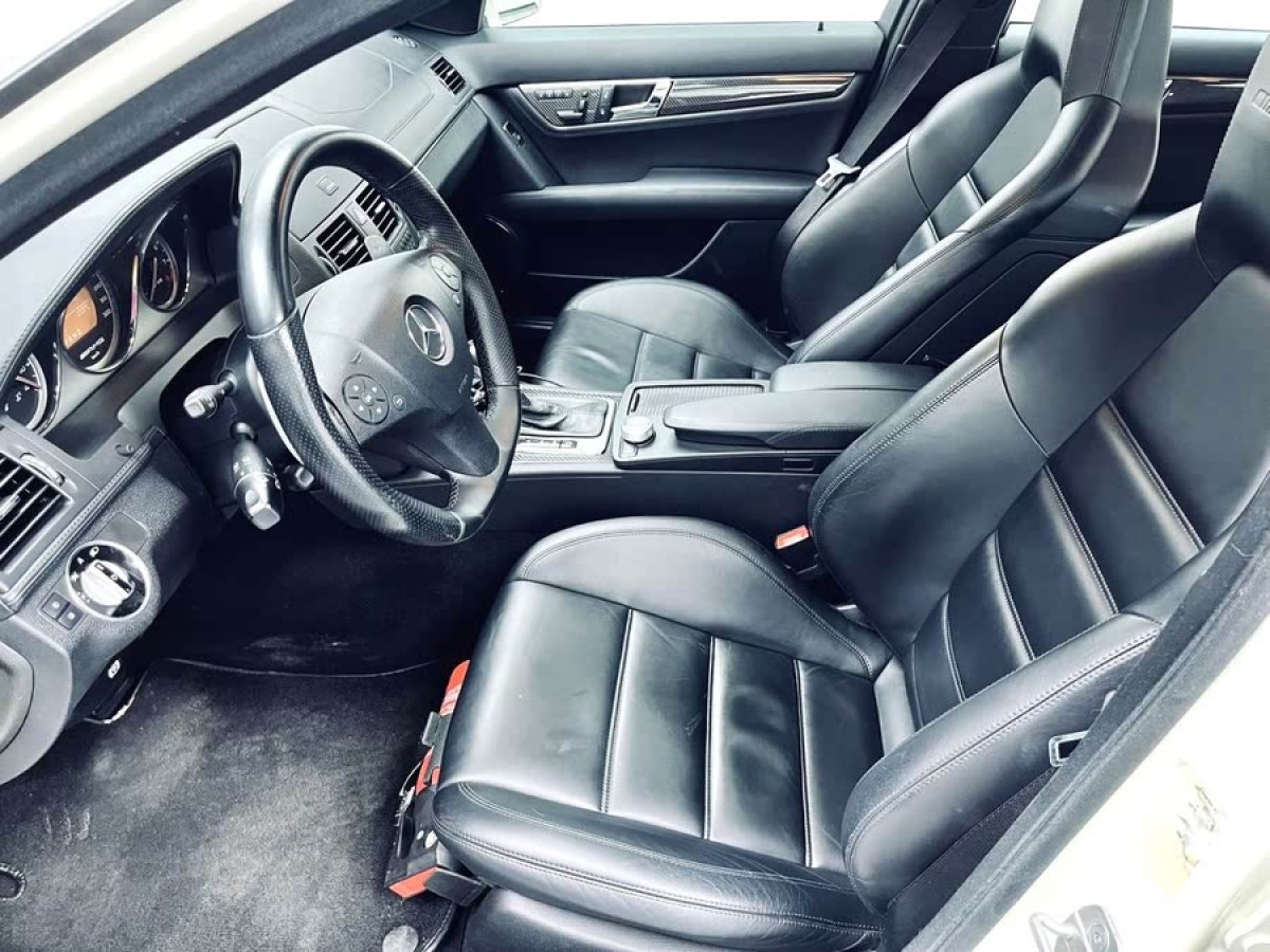 奔馳 奔馳C級(jí)AMG  2010款 AMG C 63 動(dòng)感型增強(qiáng)版圖片