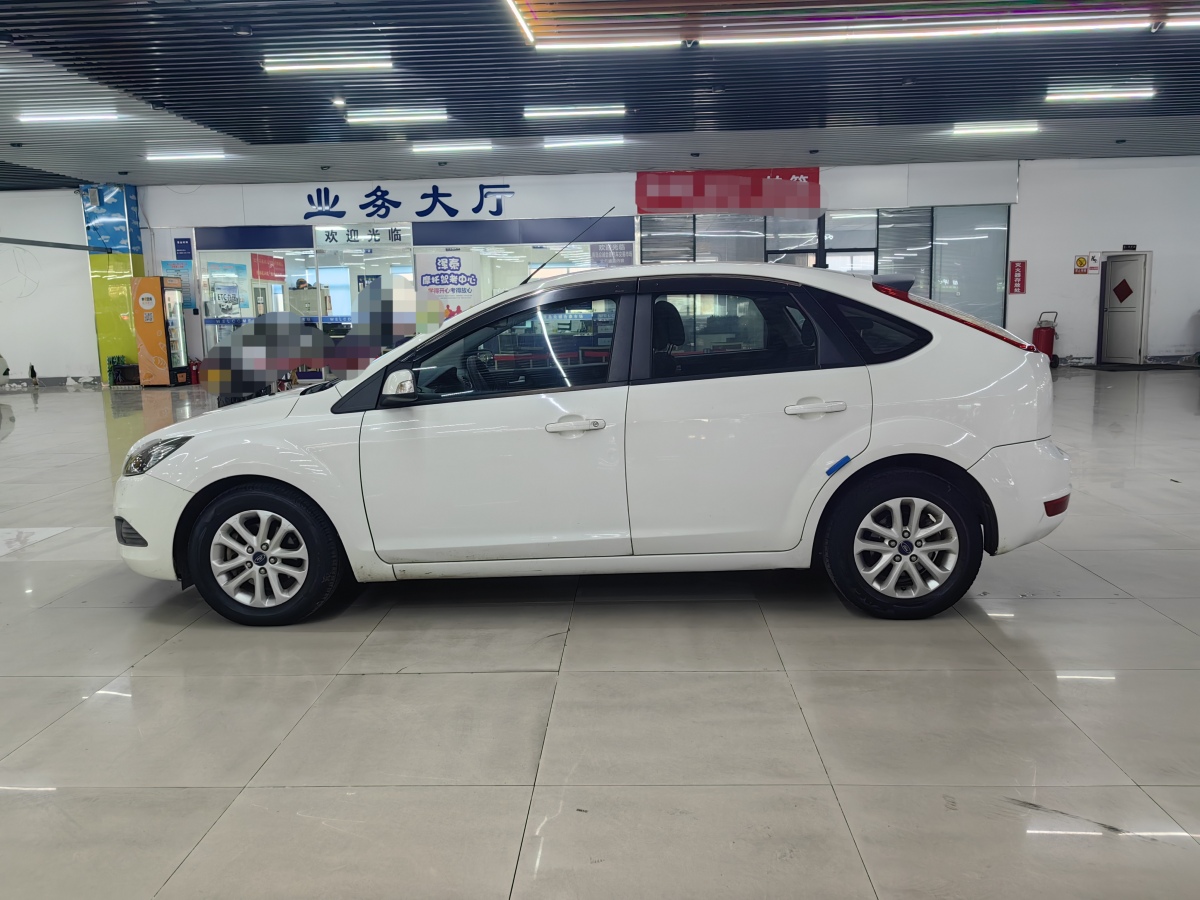 福特 ?？怂? 2013款 三廂經(jīng)典 1.8L 自動基本型圖片