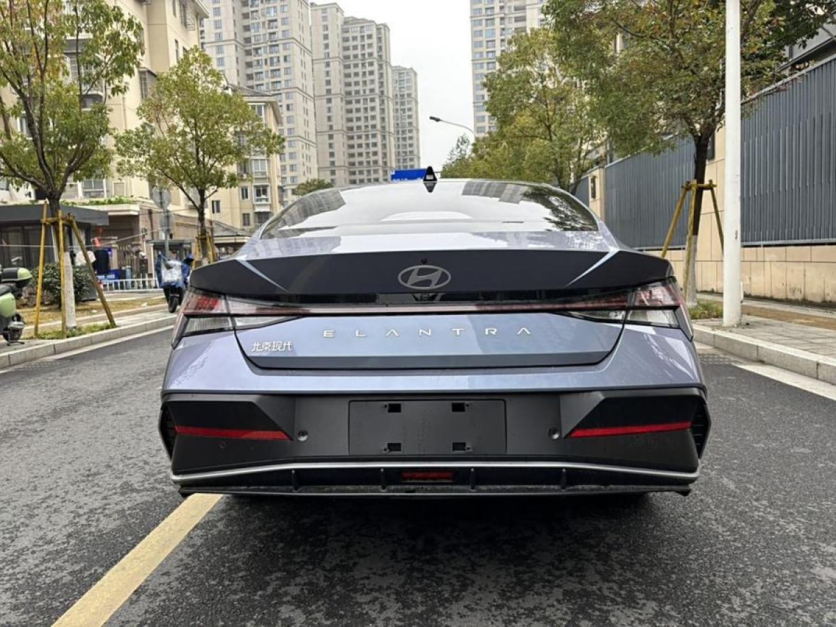 現(xiàn)代 伊蘭特  2023款 1.5L CVT LUX尊貴版圖片