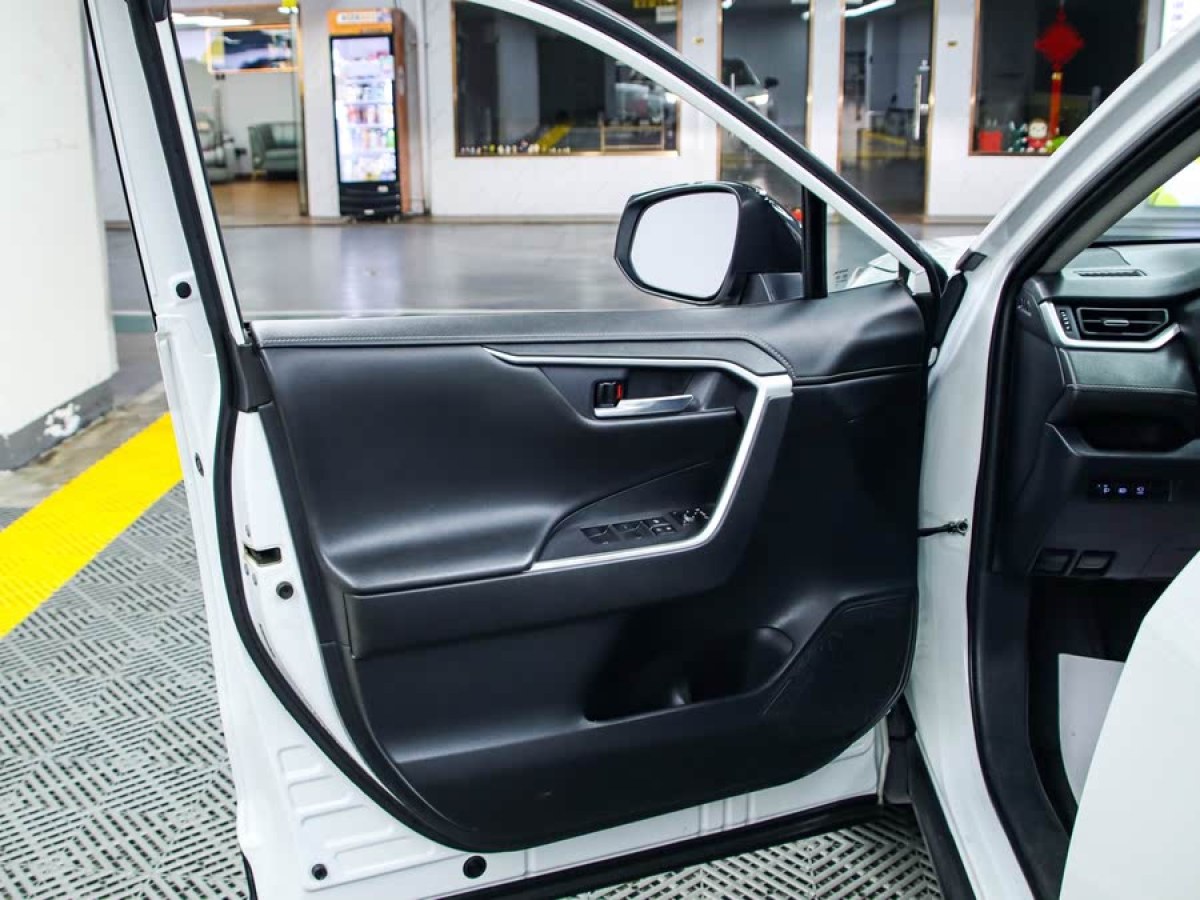 豐田 RAV4榮放  2022款 2.0L CVT兩驅(qū)風(fēng)尚Plus版圖片