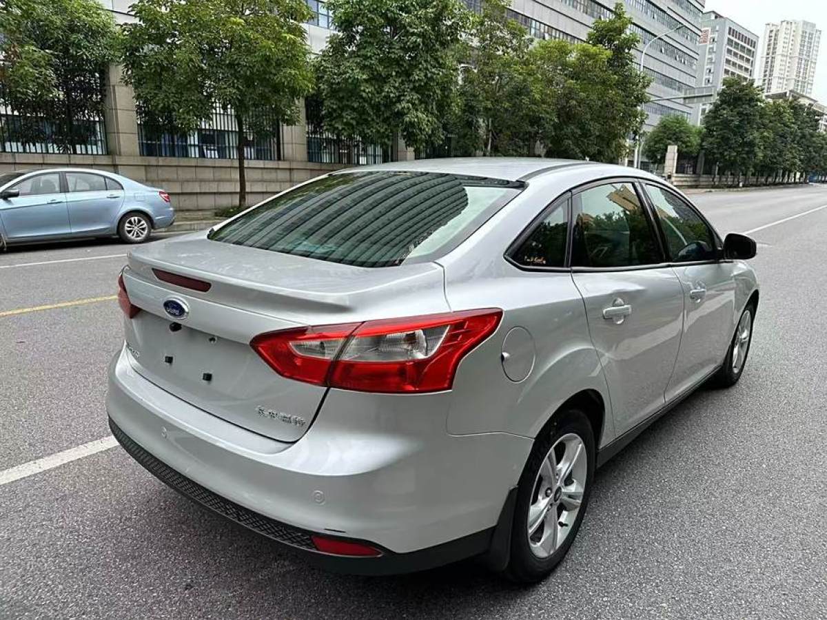 福特 ?？怂? 2012款 三廂 1.6L 自動風(fēng)尚型圖片