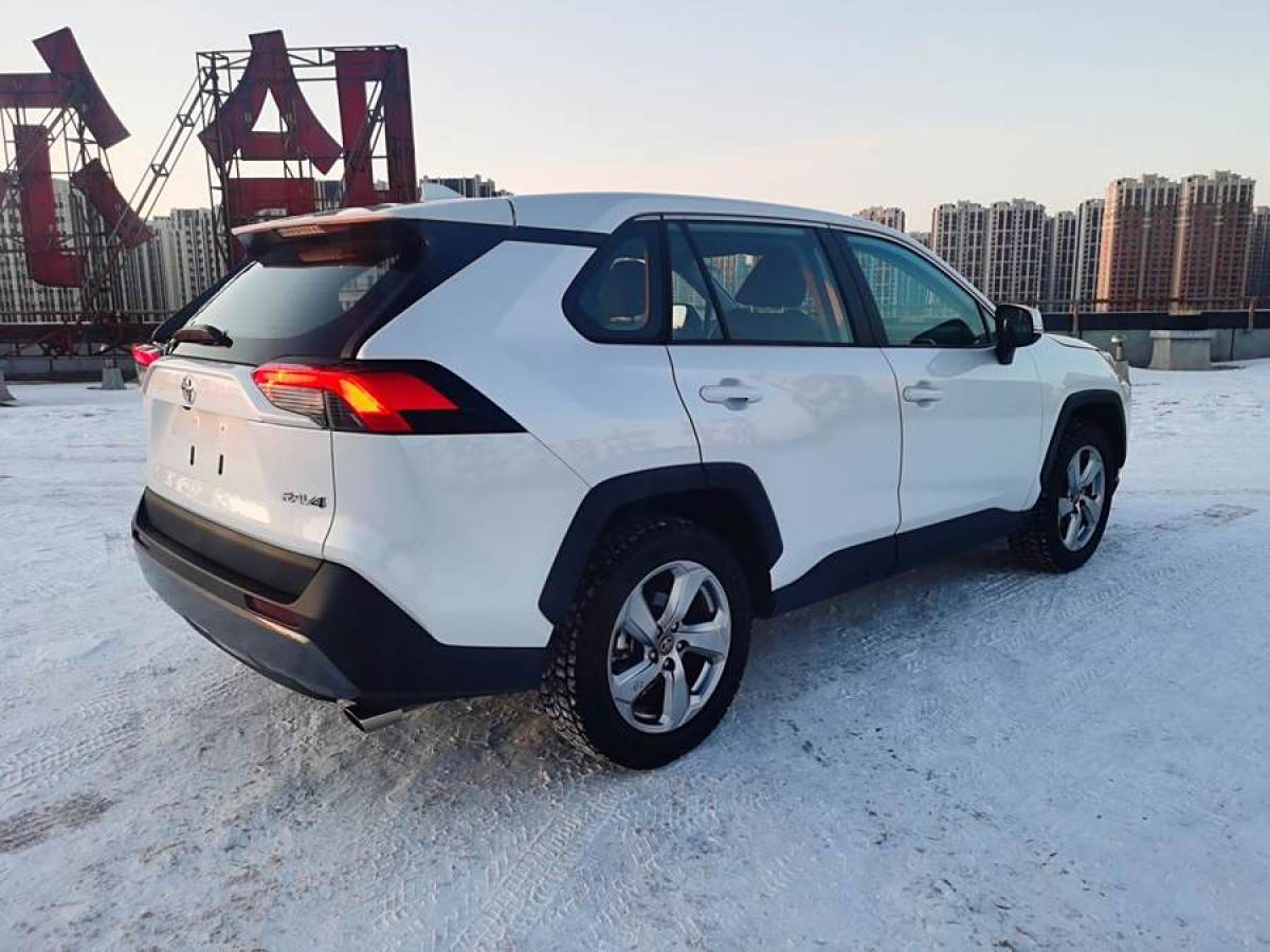 豐田 RAV4榮放  2022款 2.0L CVT四驅(qū)風(fēng)尚版圖片