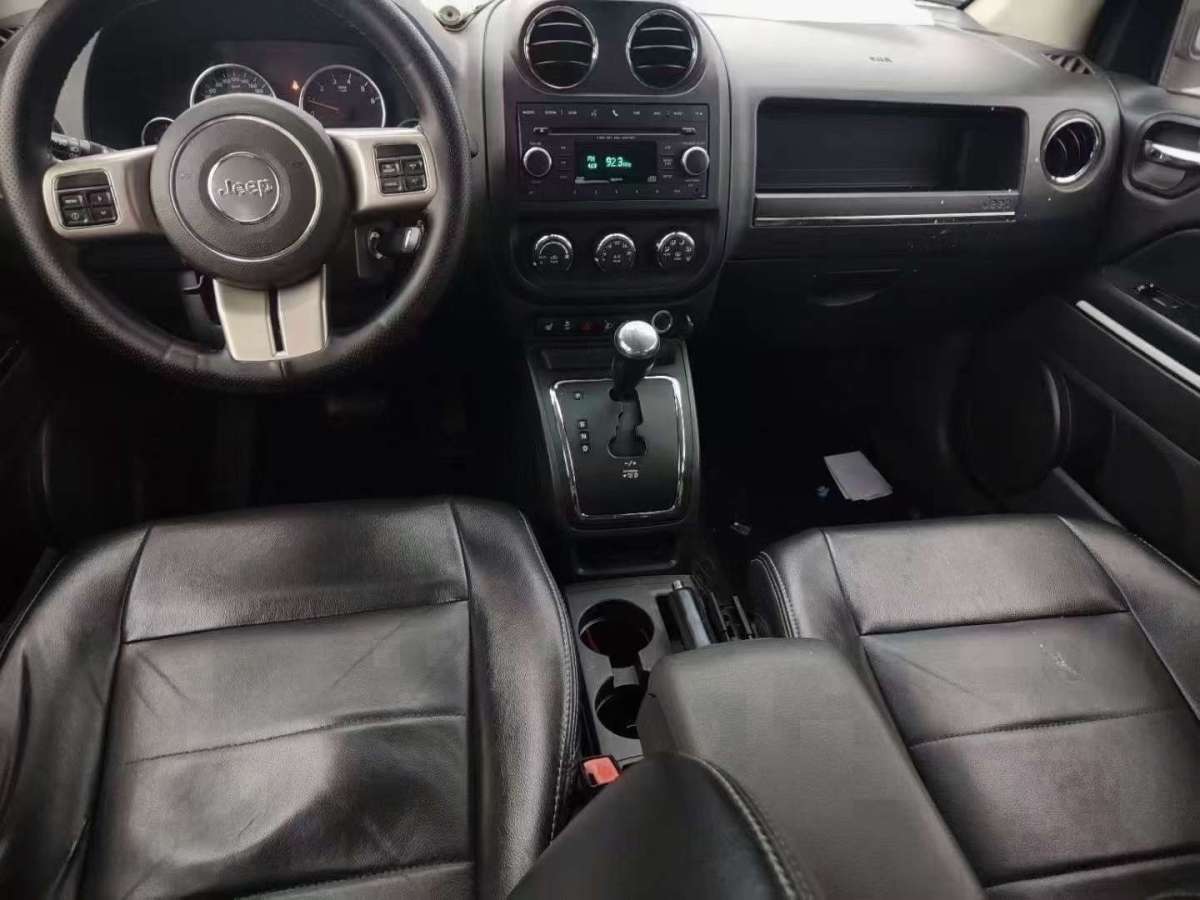 Jeep 指南者  2012款 2.0L 兩驅(qū)運動版圖片