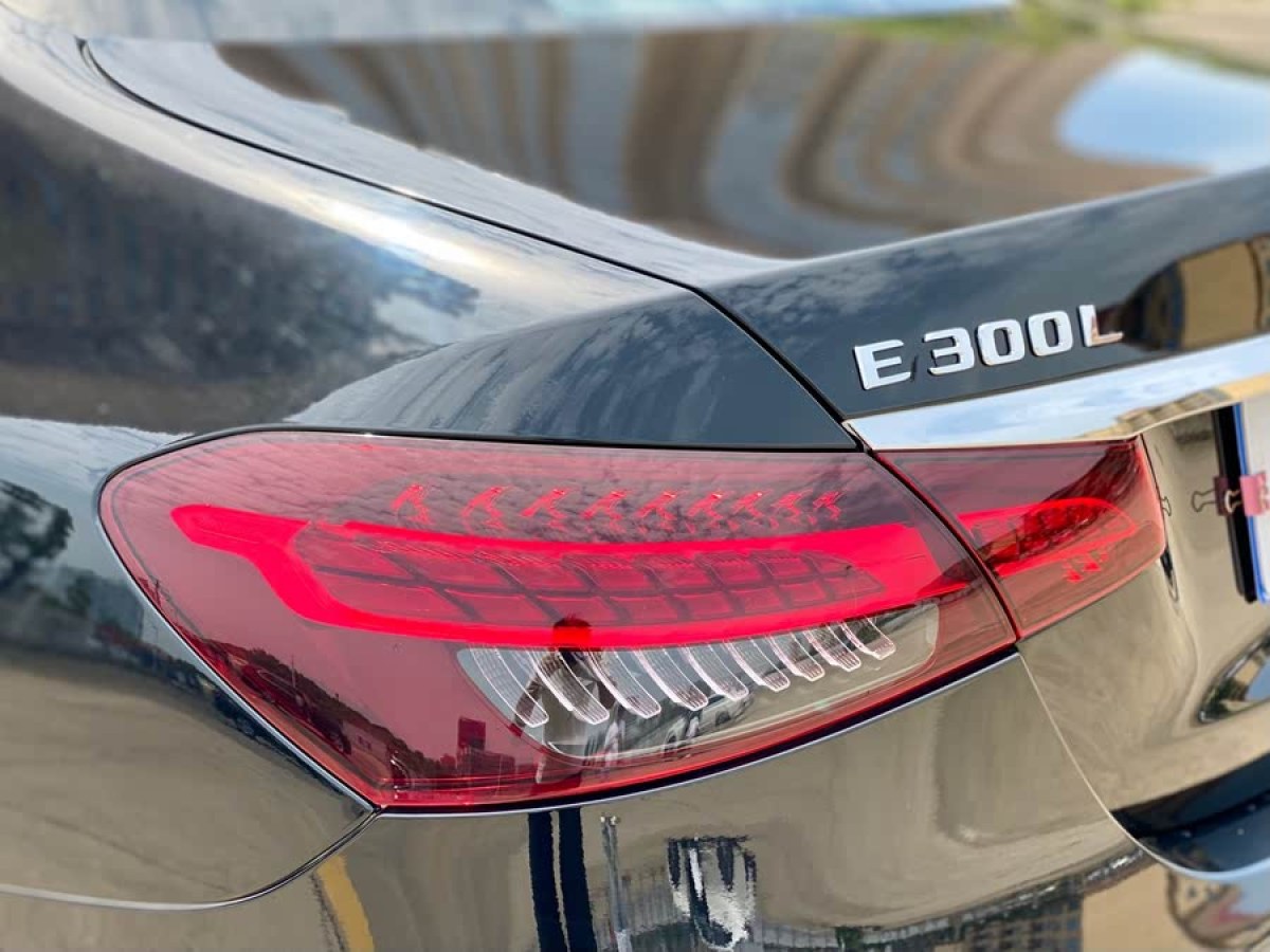 奔馳 奔馳E級  2021款 改款 E 300 L 時尚型圖片