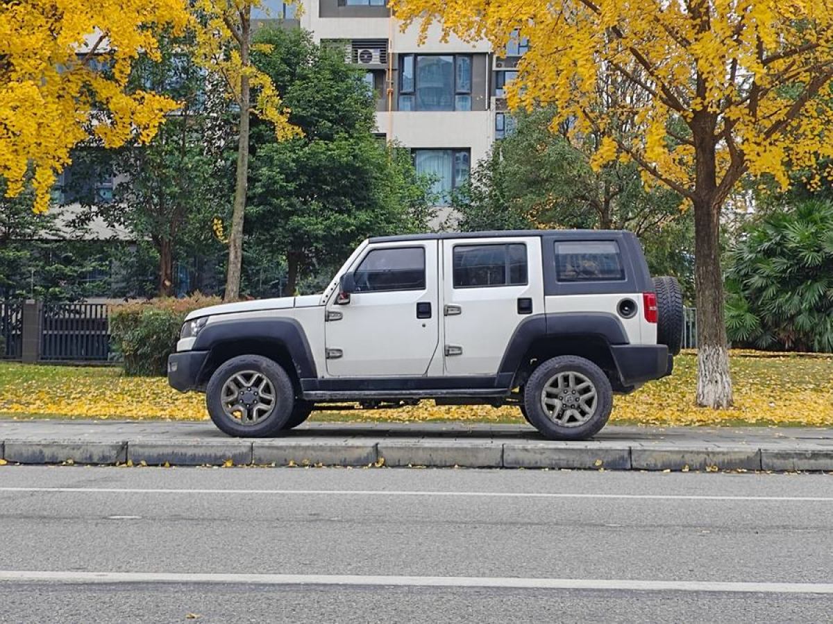 北京 BJ40  2016款 40L 2.3T 自動四驅(qū)尊享版圖片