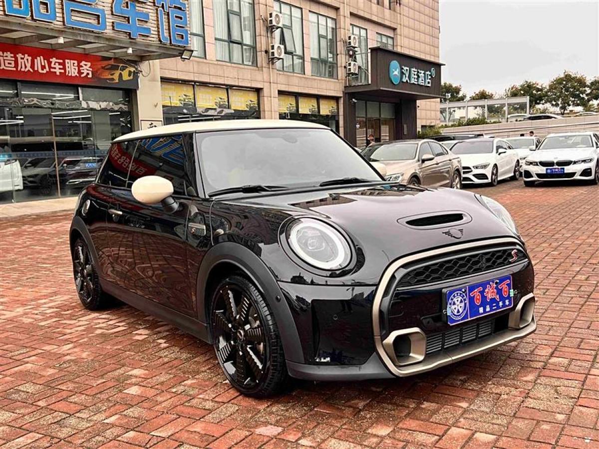 MINI MINI  2023款 改款 2.0T COOPER S 藝術(shù)家圖片