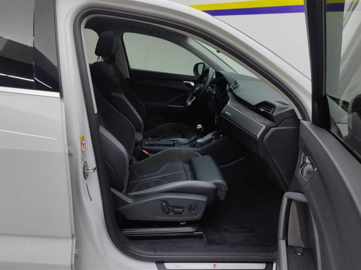 奧迪 奧迪Q3  2020款 35 TFSI 進(jìn)取動(dòng)感型圖片