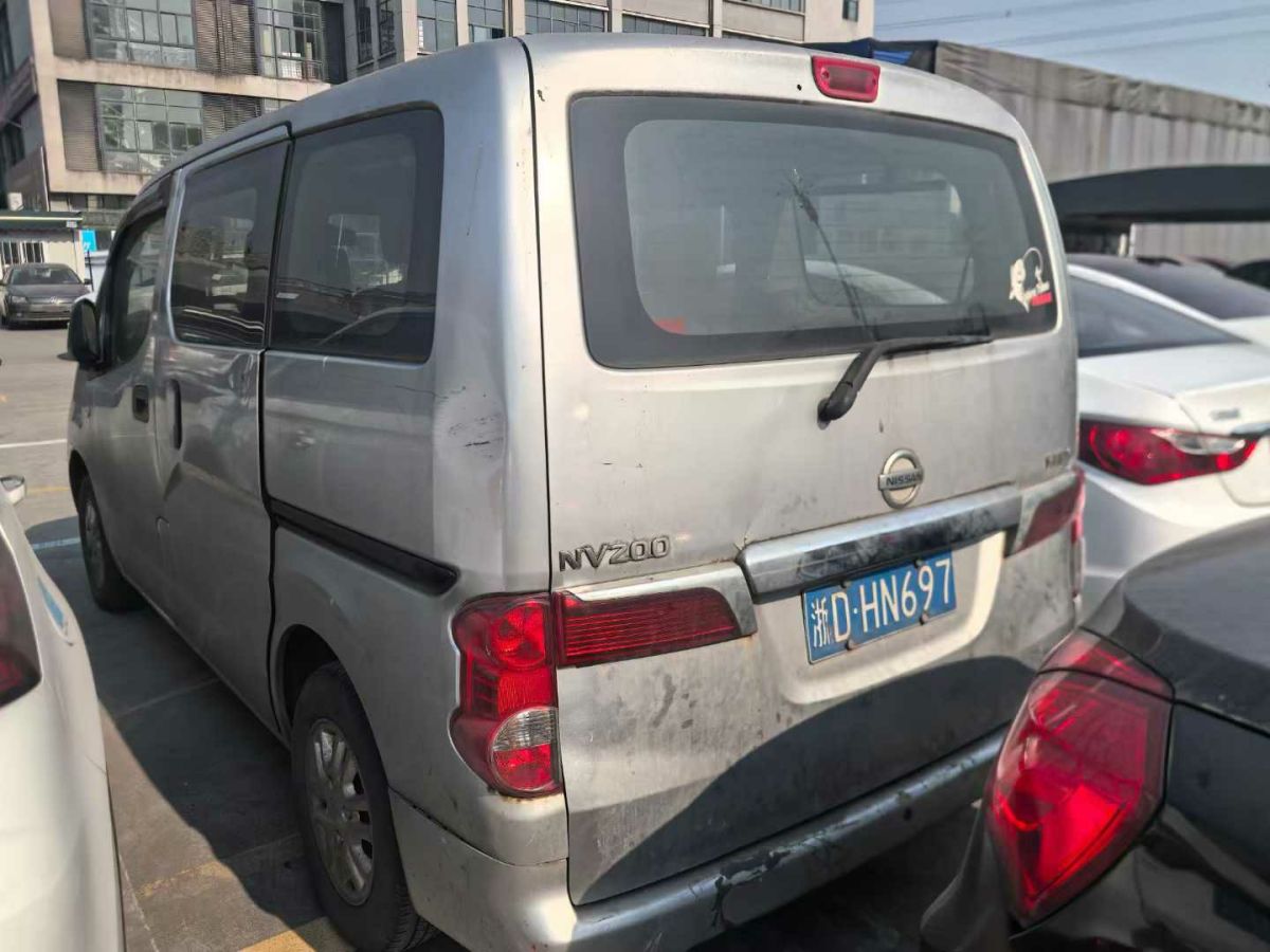 日產(chǎn) NV200  2012款 1.6L 223座 尊貴型圖片