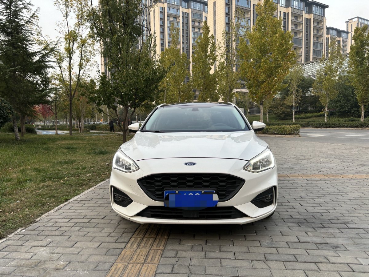 福特 ?？怂? 2020款 三廂 EcoBoost 180 自動(dòng)鋒潮型圖片