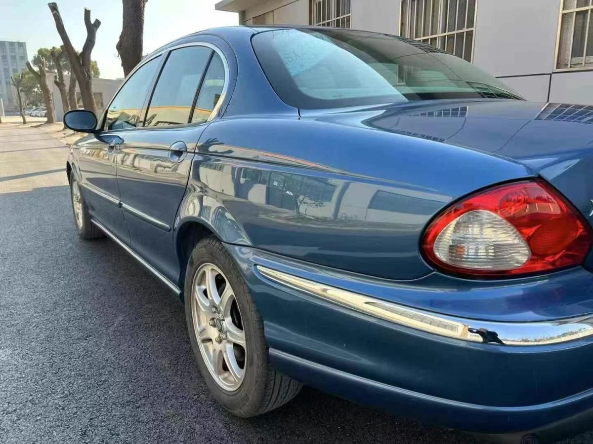 2002年1月捷豹 X-Type  2002款 2.1L 豪華型