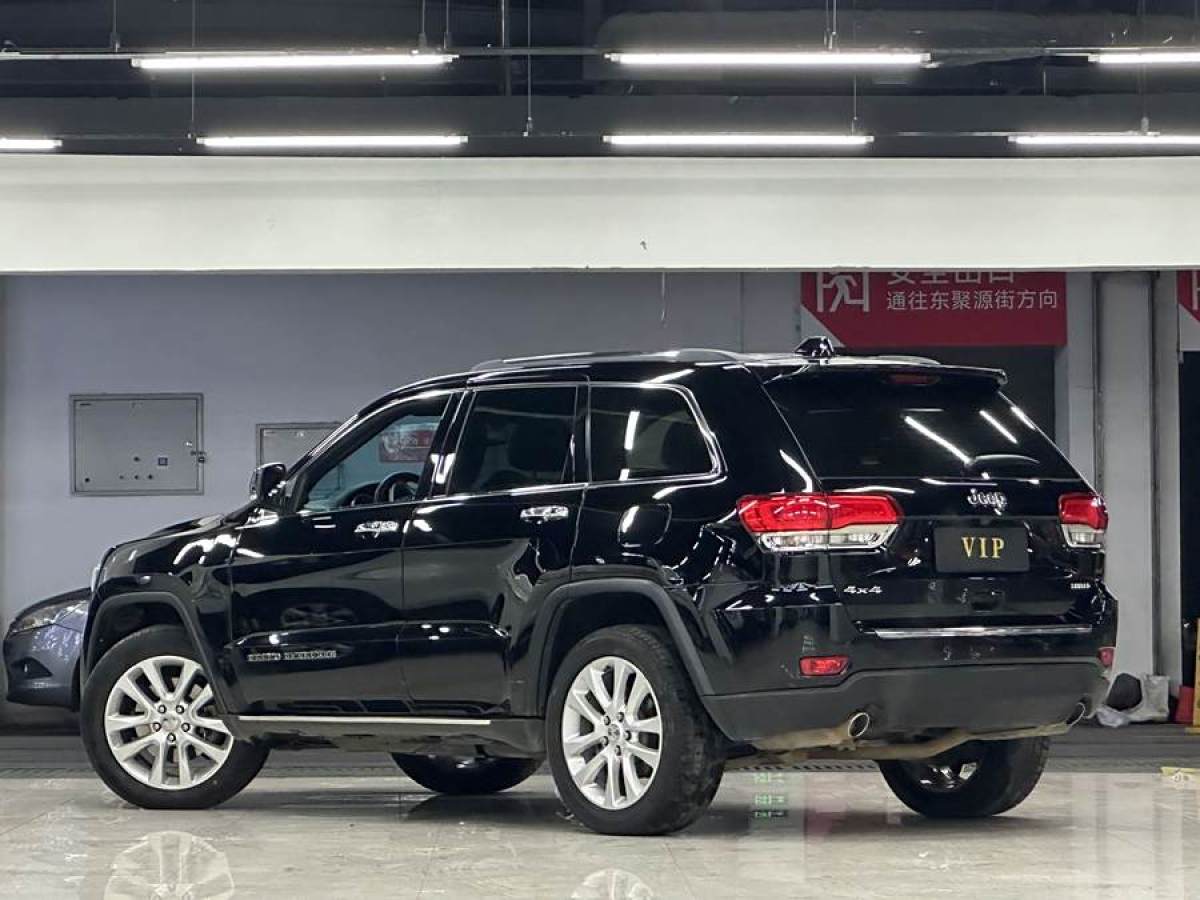 Jeep 大切諾基  2017款 3.0L 舒享導(dǎo)航版圖片