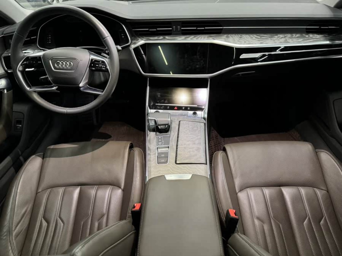 奧迪 奧迪A7L  2024款 45TFSI quattro S-line 見遠(yuǎn)型 流晶套裝圖片