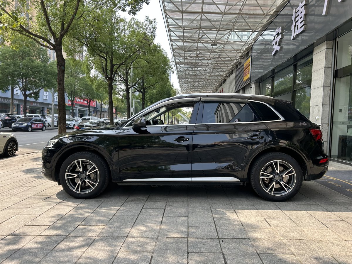 奧迪 奧迪Q5L  2020款 改款 40 TFSI 榮享進(jìn)取型圖片