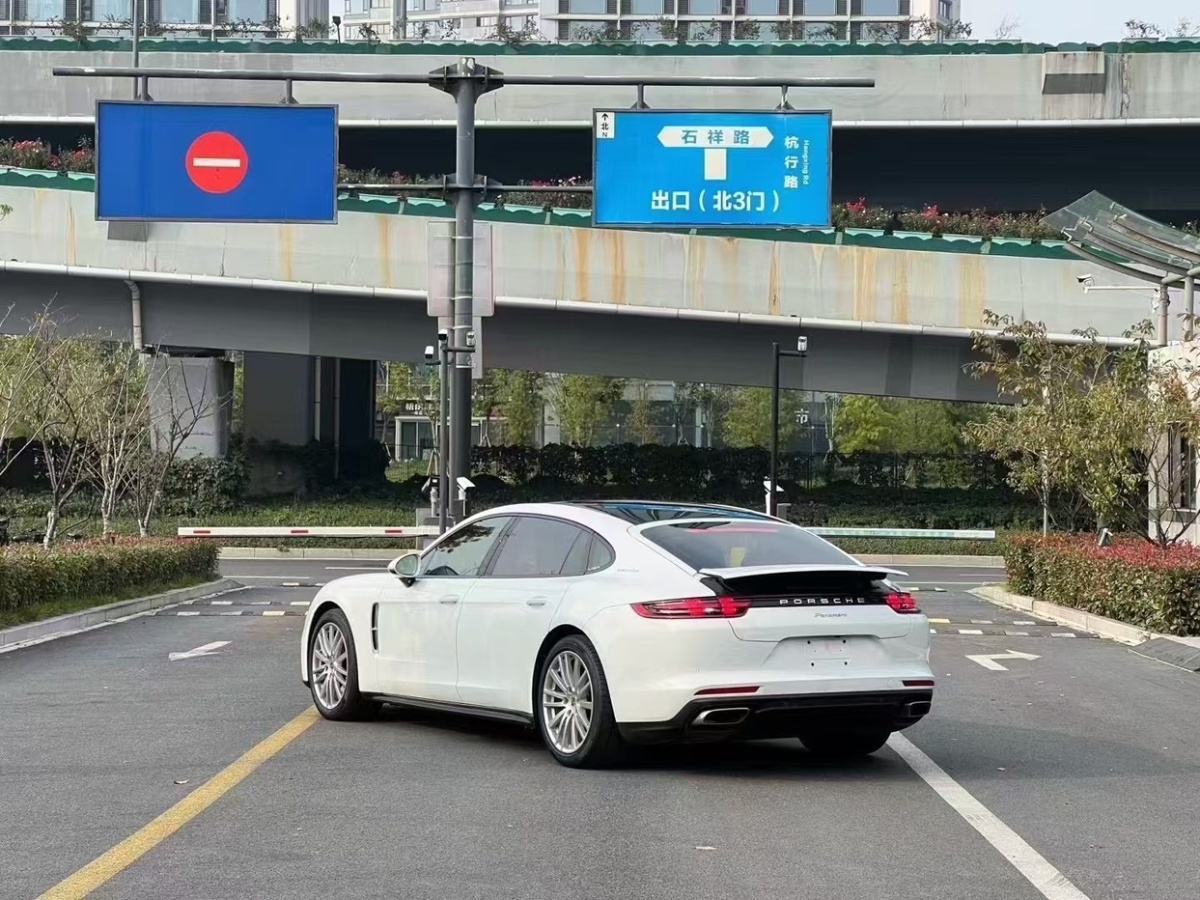 保時(shí)捷 Panamera  2017款 Panamera 4 行政加長(zhǎng)版 3.0T圖片