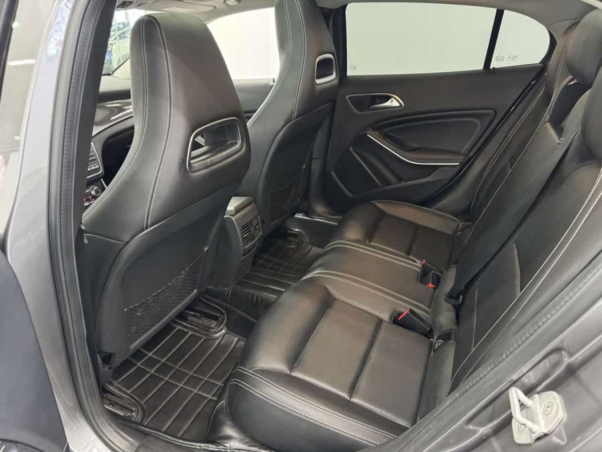 奔馳 奔馳GLA  2015款 GLA 220 4MATIC 時(shí)尚型圖片